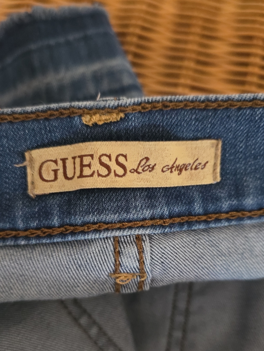 Guess Women's Slim Skinny Jeans in Light Blue Wash - Picture 3 of 4